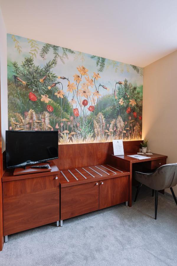 Vadvirag Panzio Hotel Ágfalva Екстериор снимка