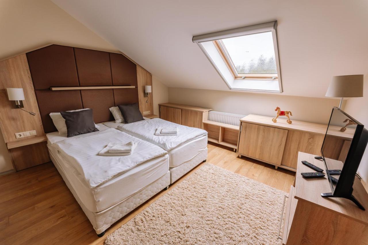 Vadvirag Panzio Hotel Ágfalva Екстериор снимка