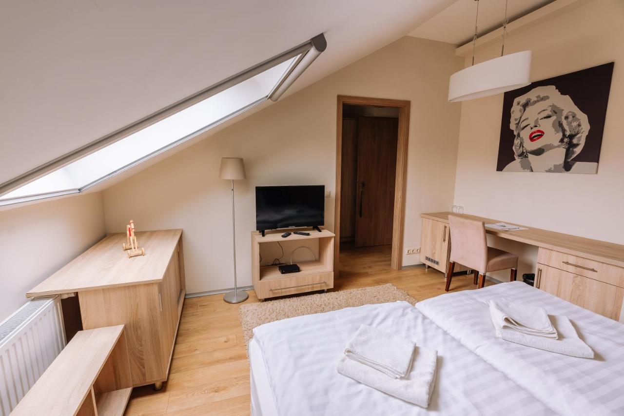 Vadvirag Panzio Hotel Ágfalva Екстериор снимка