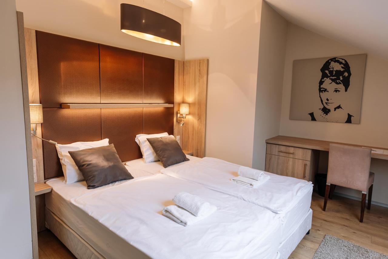 Vadvirag Panzio Hotel Ágfalva Екстериор снимка