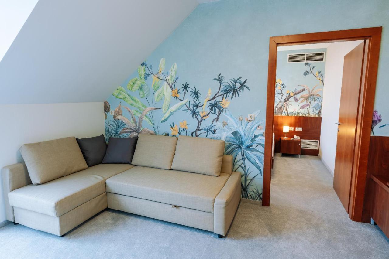 Vadvirag Panzio Hotel Ágfalva Екстериор снимка