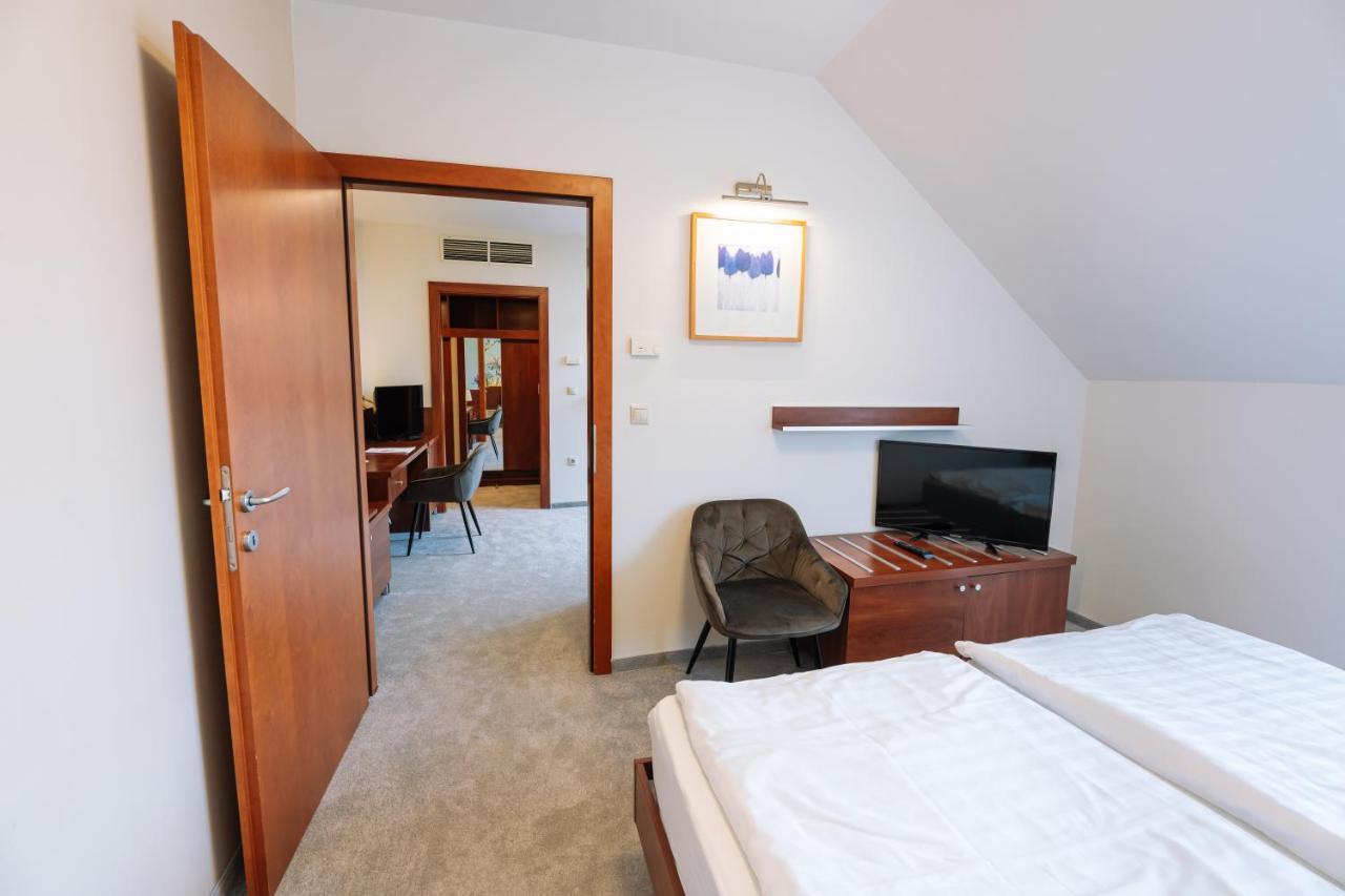 Vadvirag Panzio Hotel Ágfalva Екстериор снимка