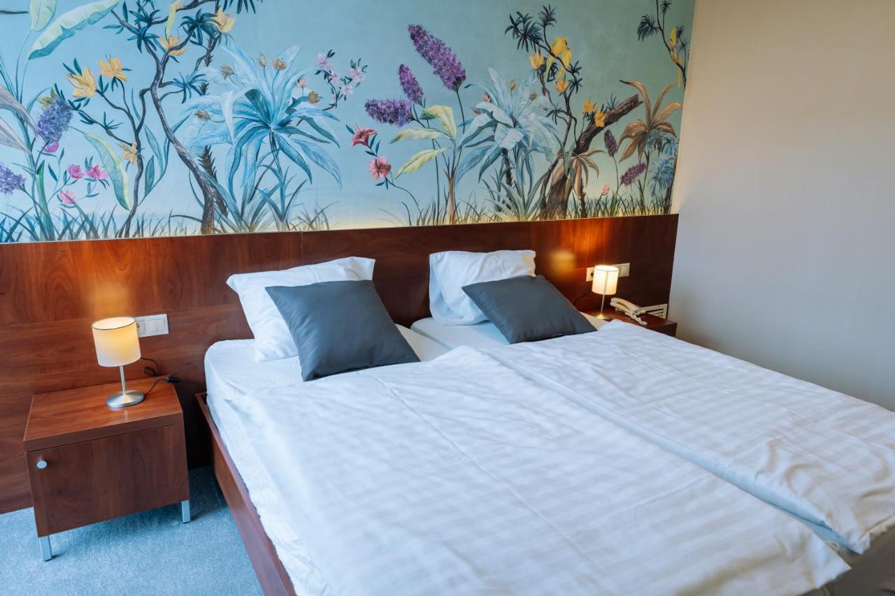 Vadvirag Panzio Hotel Ágfalva Екстериор снимка